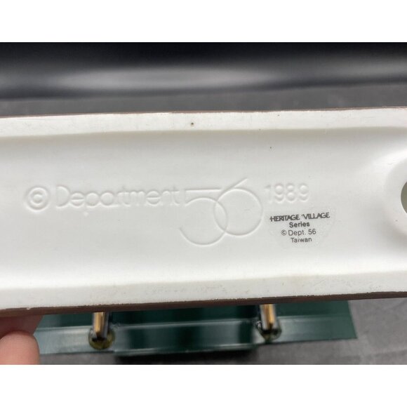 Dept 56 Victoria Station Train Platform Retired 5575-1 Heritage Village W/Box - Picture 9 of 9